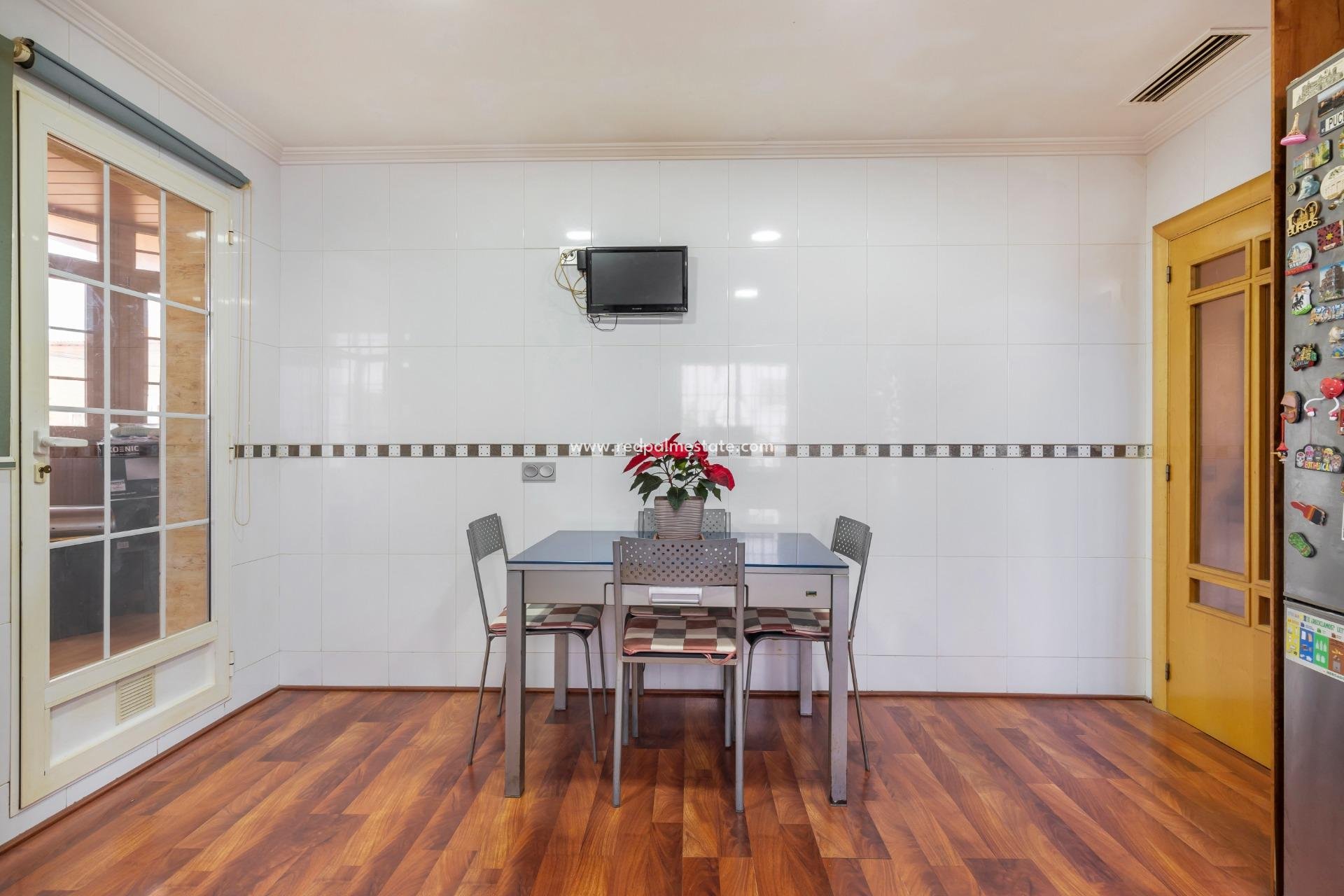 Reventa - Casa Adosada -
Torrevieja - Aguas Nueva