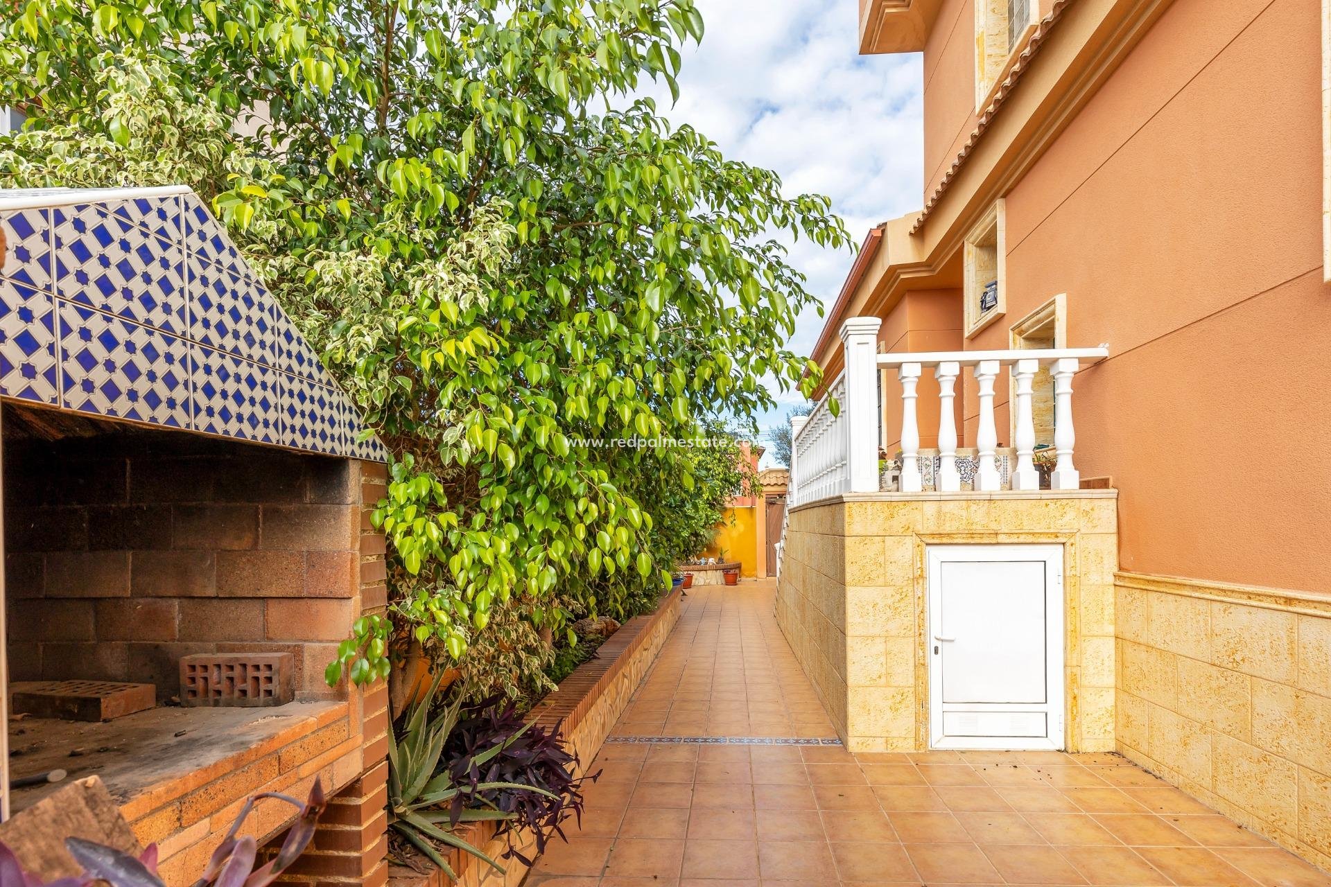 Reventa - Casa Adosada -
Torrevieja - Aguas Nueva