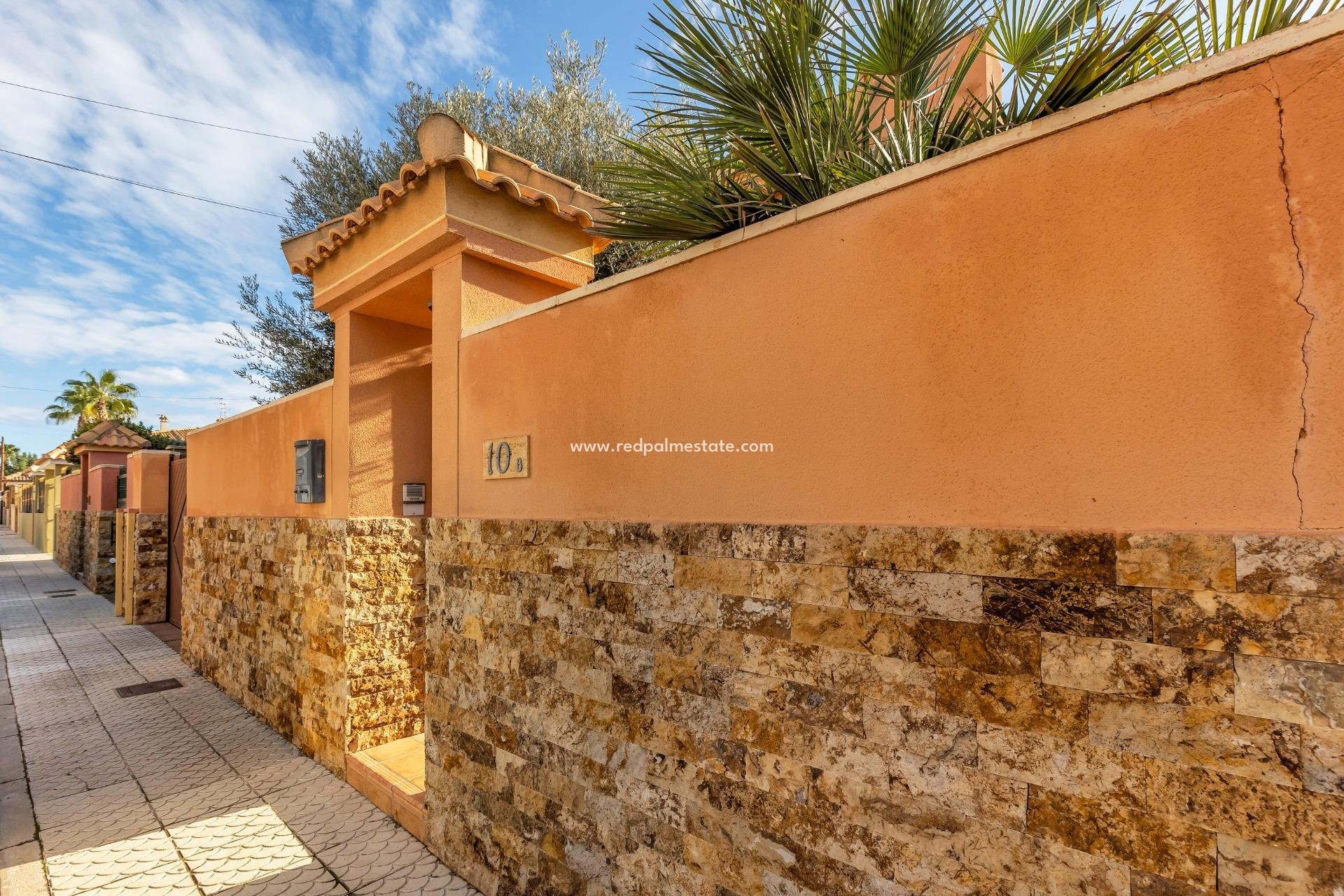 Reventa - Casa Adosada -
Torrevieja - Aguas Nueva