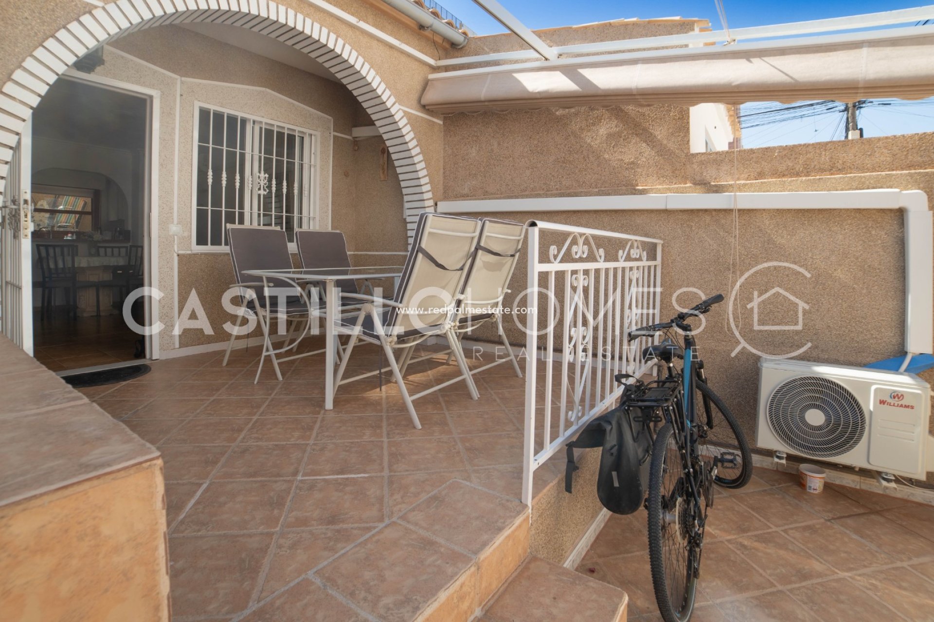 Reventa - Casa Adosada -
Torrevieja - Aguas Nueva