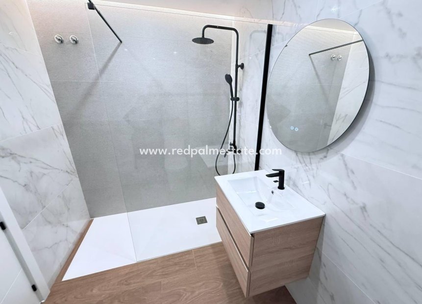 Reventa - Casa Adosada -
Torrevieja - Aguas Nueva