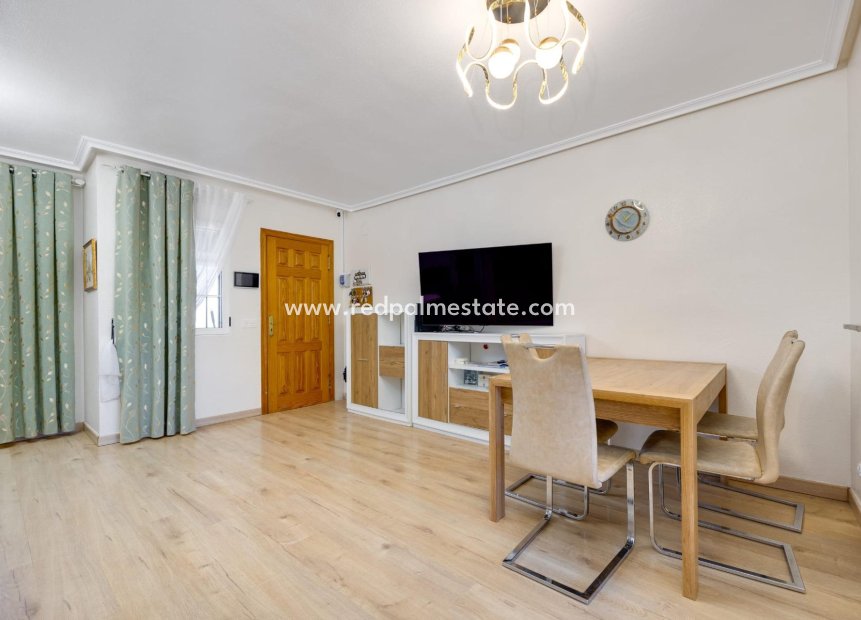 Reventa - Casa Adosada -
Torrevieja - Aguas Nueva