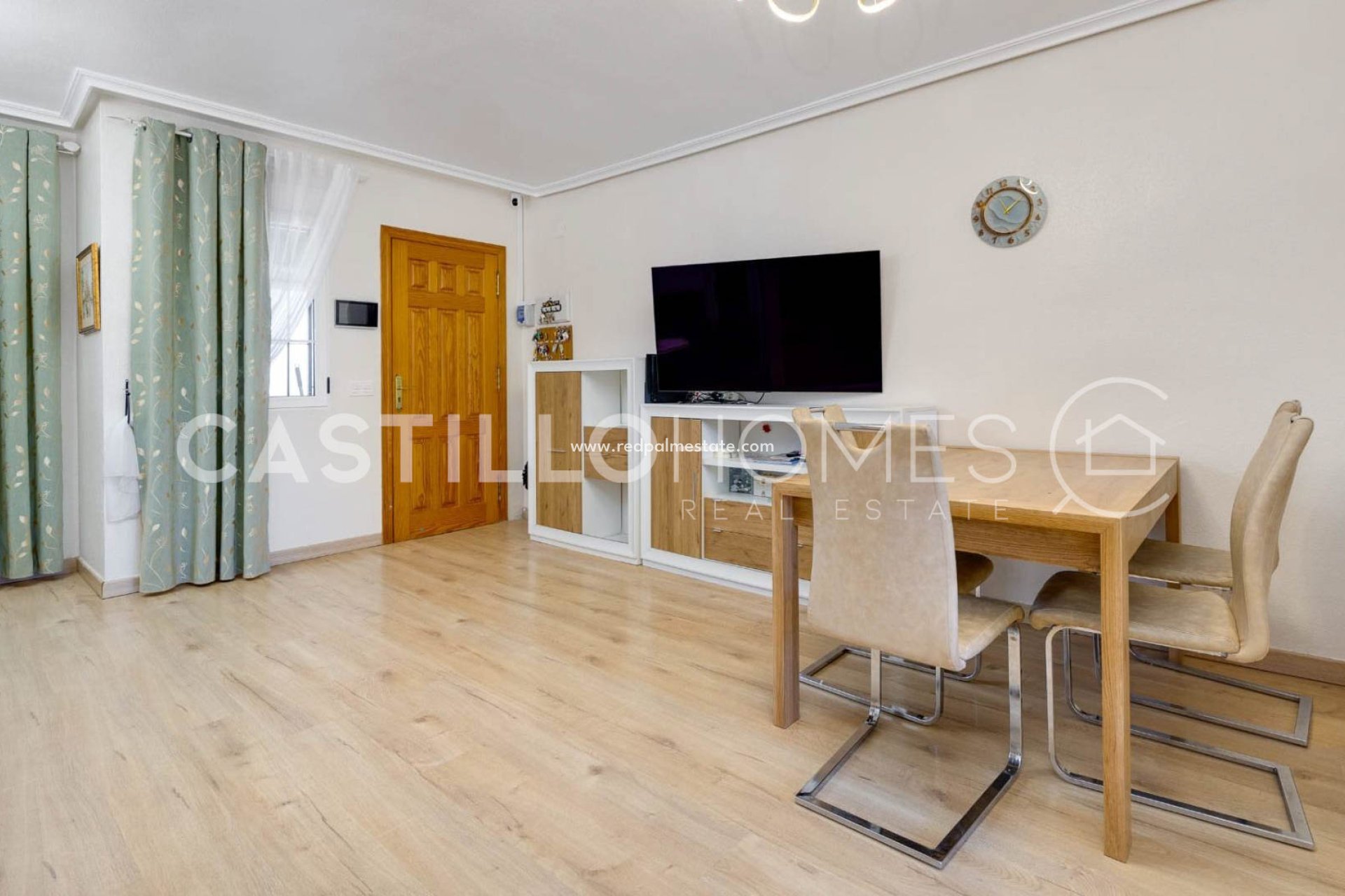 Reventa - Casa Adosada -
Torrevieja - Aguas Nueva
