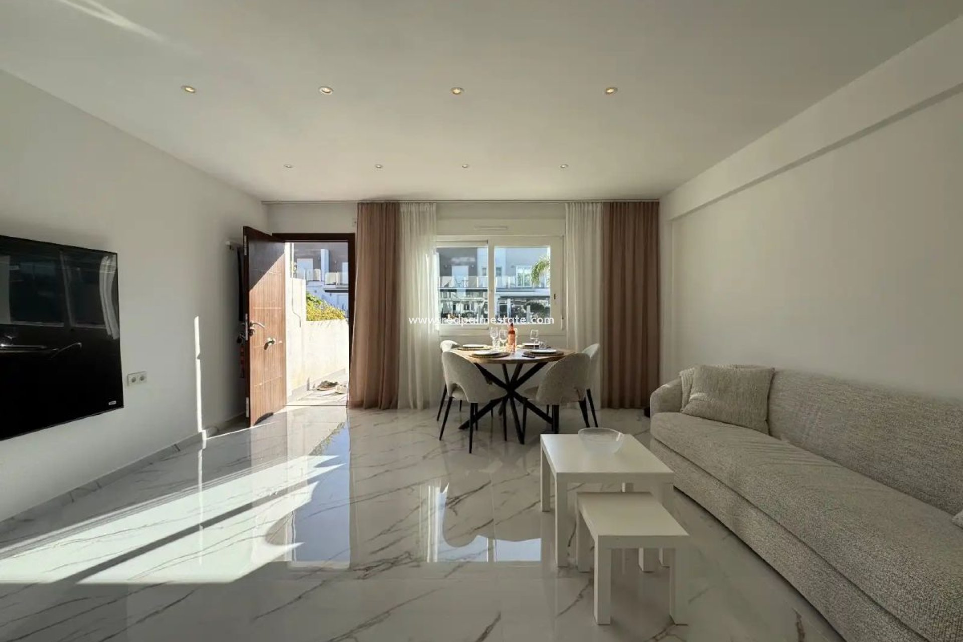 Reventa - Casa Adosada -
Torrevieja - Aguas Nuevas