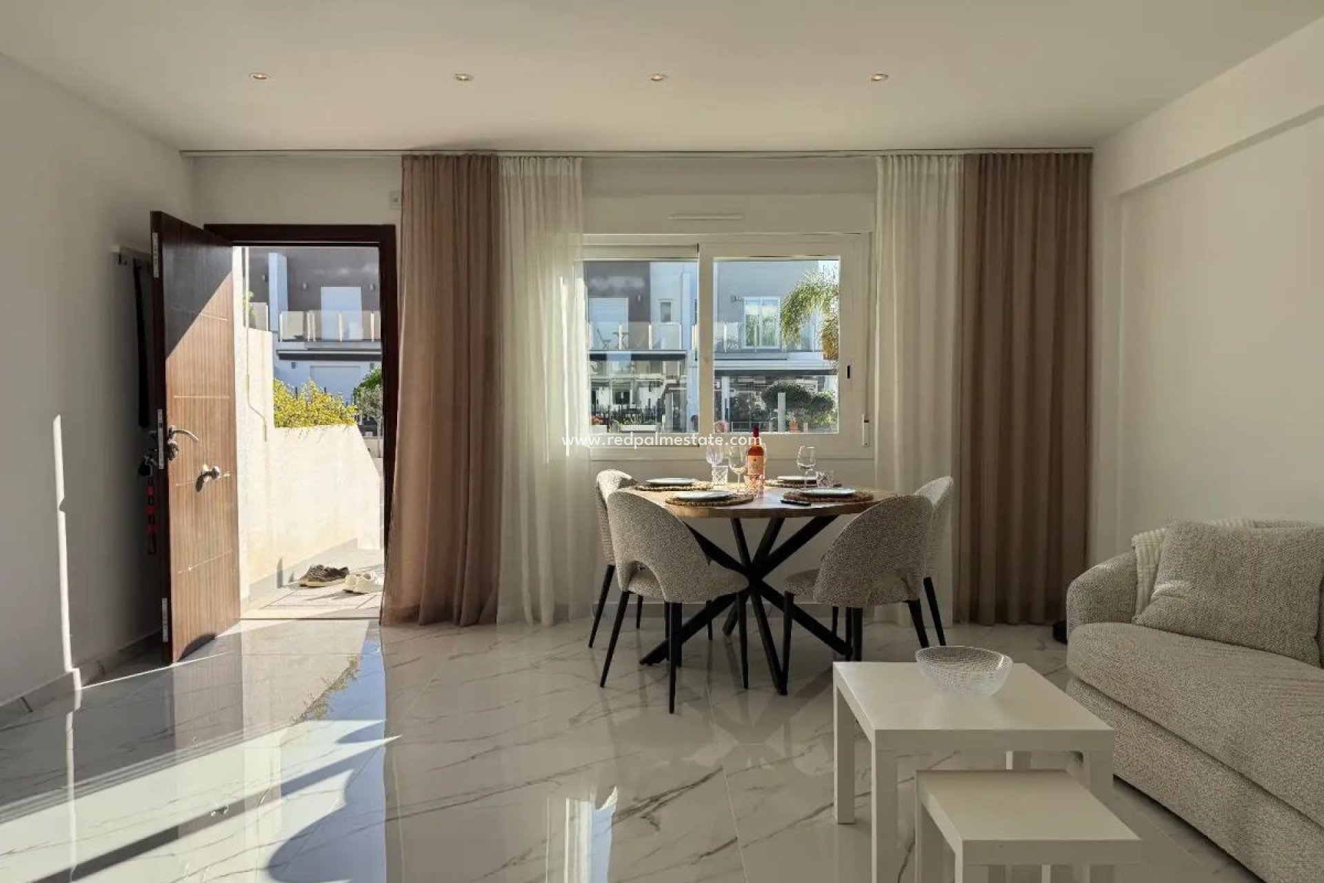 Reventa - Casa Adosada -
Torrevieja - Aguas Nuevas