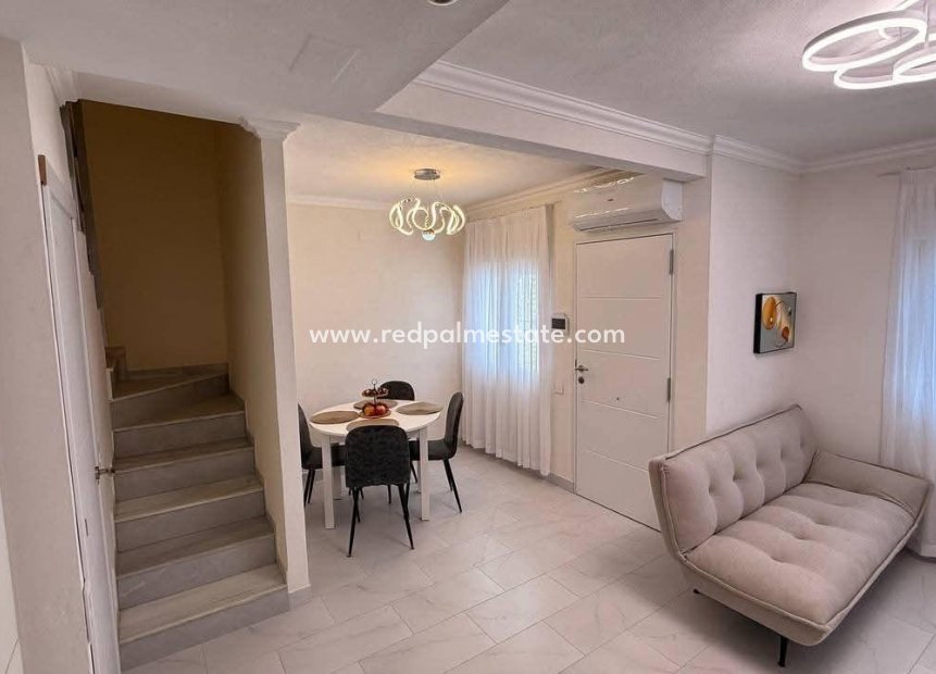 Reventa - Casa Adosada -
Torrevieja - Calas blanca