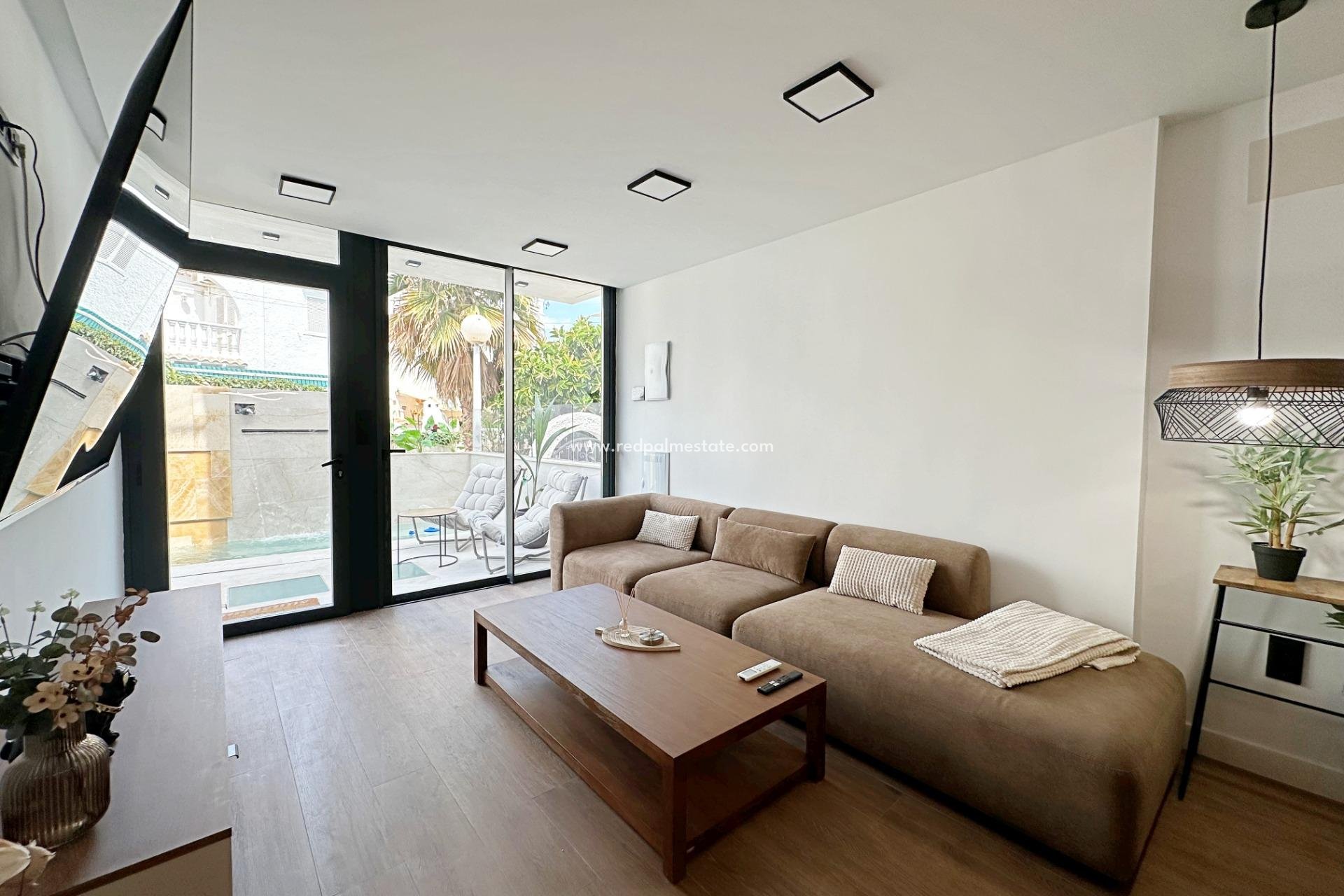 Reventa - Casa Adosada -
Torrevieja - Calas blanca