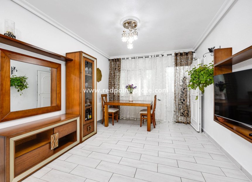 Reventa - Casa Adosada -
Torrevieja - Calas blanca