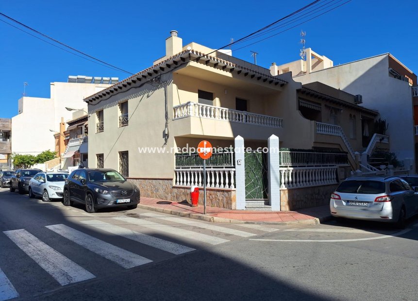 Reventa - Casa Adosada -
Torrevieja - Centro Torrevieja