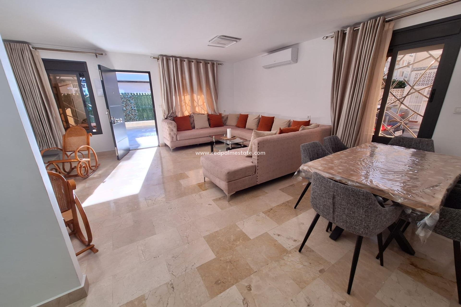 Reventa - Casa Adosada -
Torrevieja - Centro Torrevieja