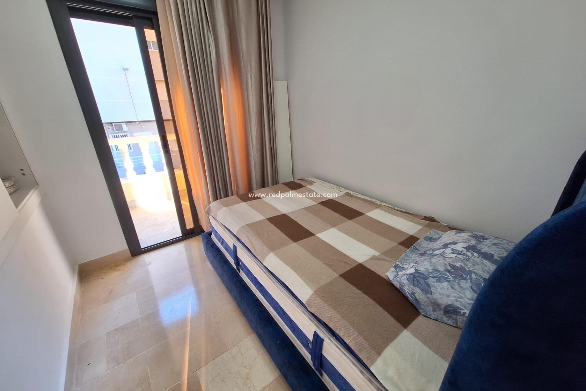 Reventa - Casa Adosada -
Torrevieja - Centro Torrevieja