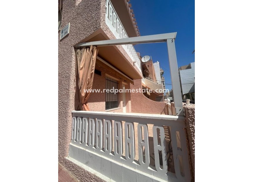 Reventa - Casa Adosada -
Torrevieja - Centro Torrevieja