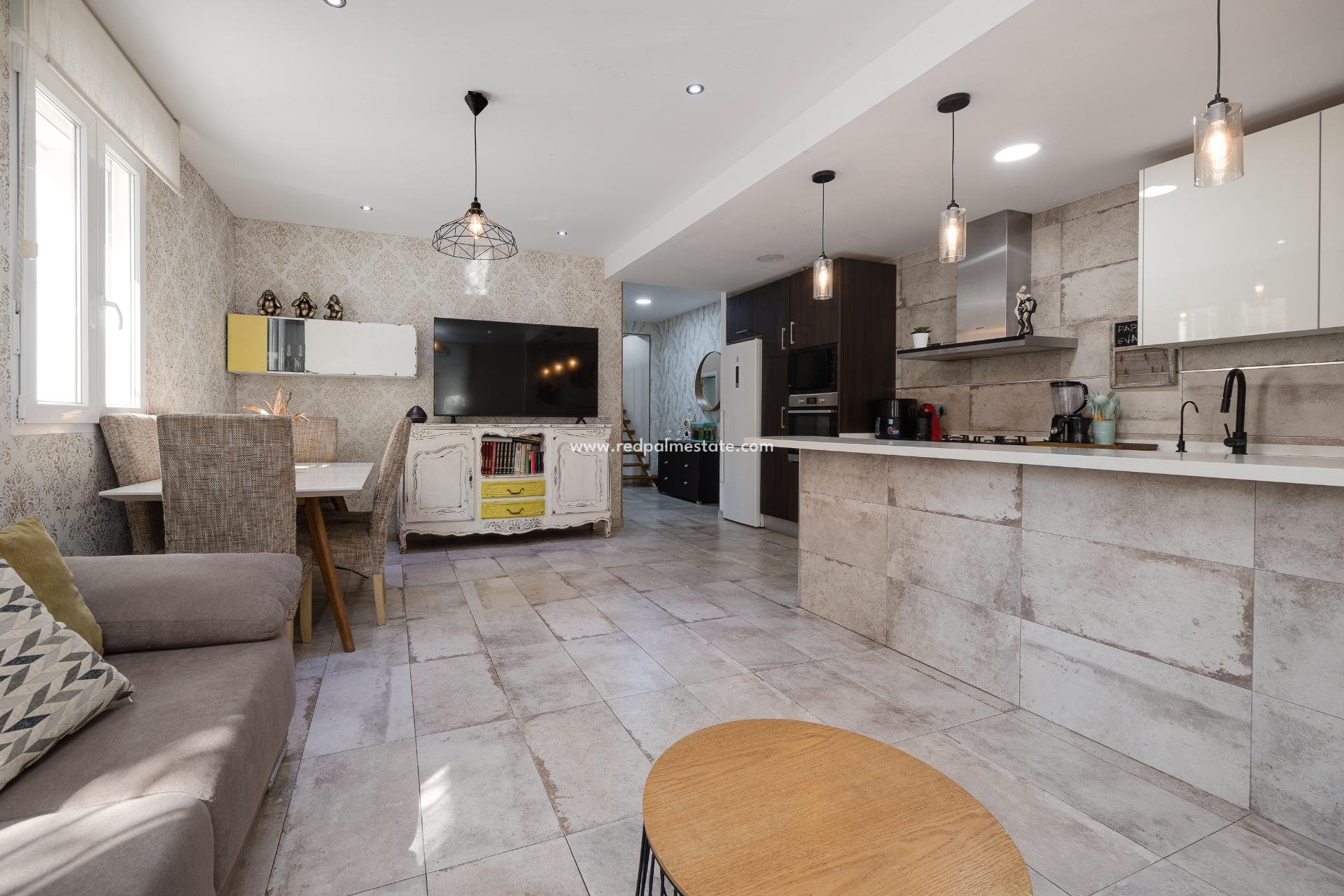 Reventa - Casa Adosada -
Torrevieja - Centro Torrevieja