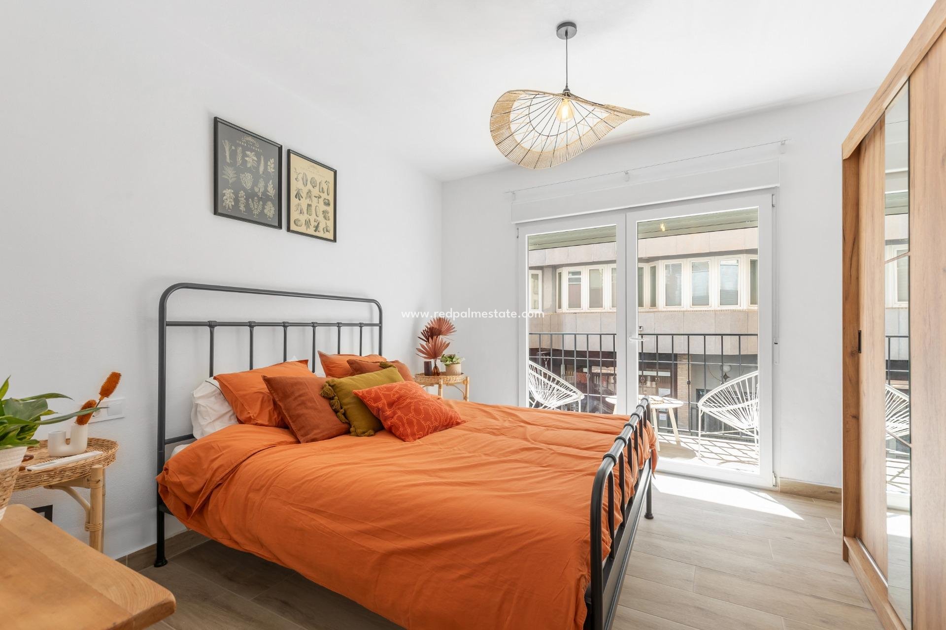 Reventa - Casa Adosada -
Torrevieja - Centro Torrevieja