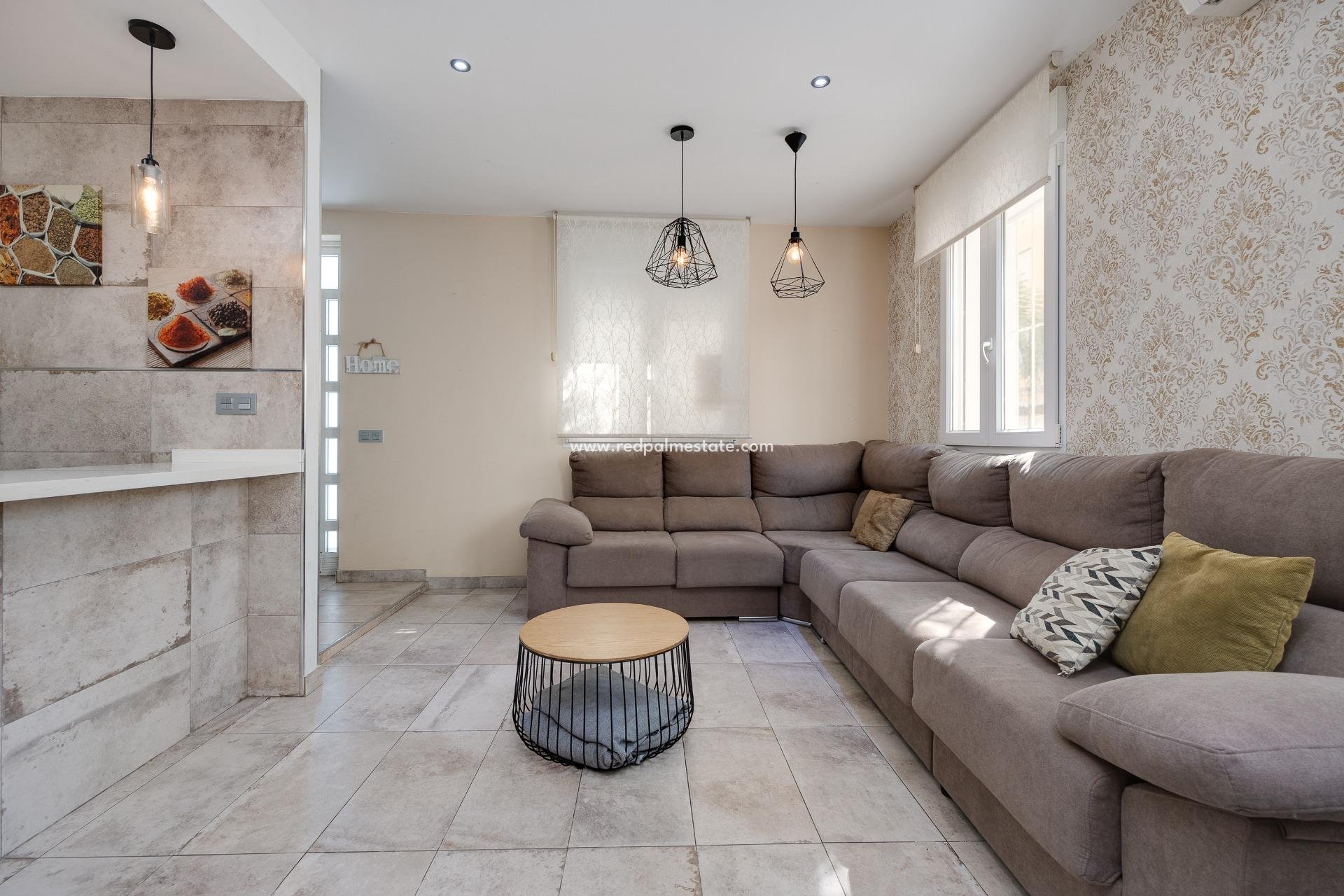 Reventa - Casa Adosada -
Torrevieja - Centro Torrevieja