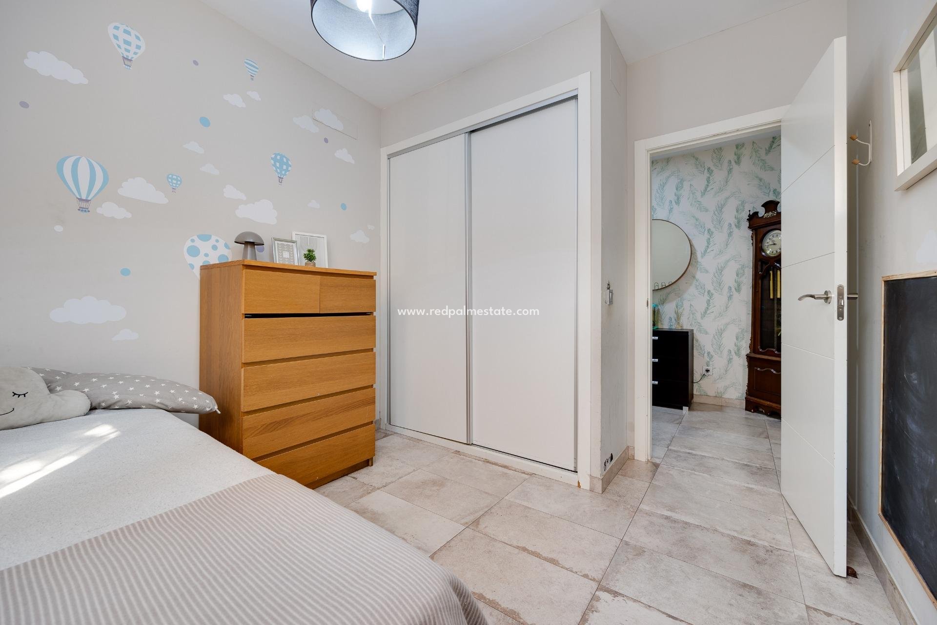 Reventa - Casa Adosada -
Torrevieja - Centro Torrevieja