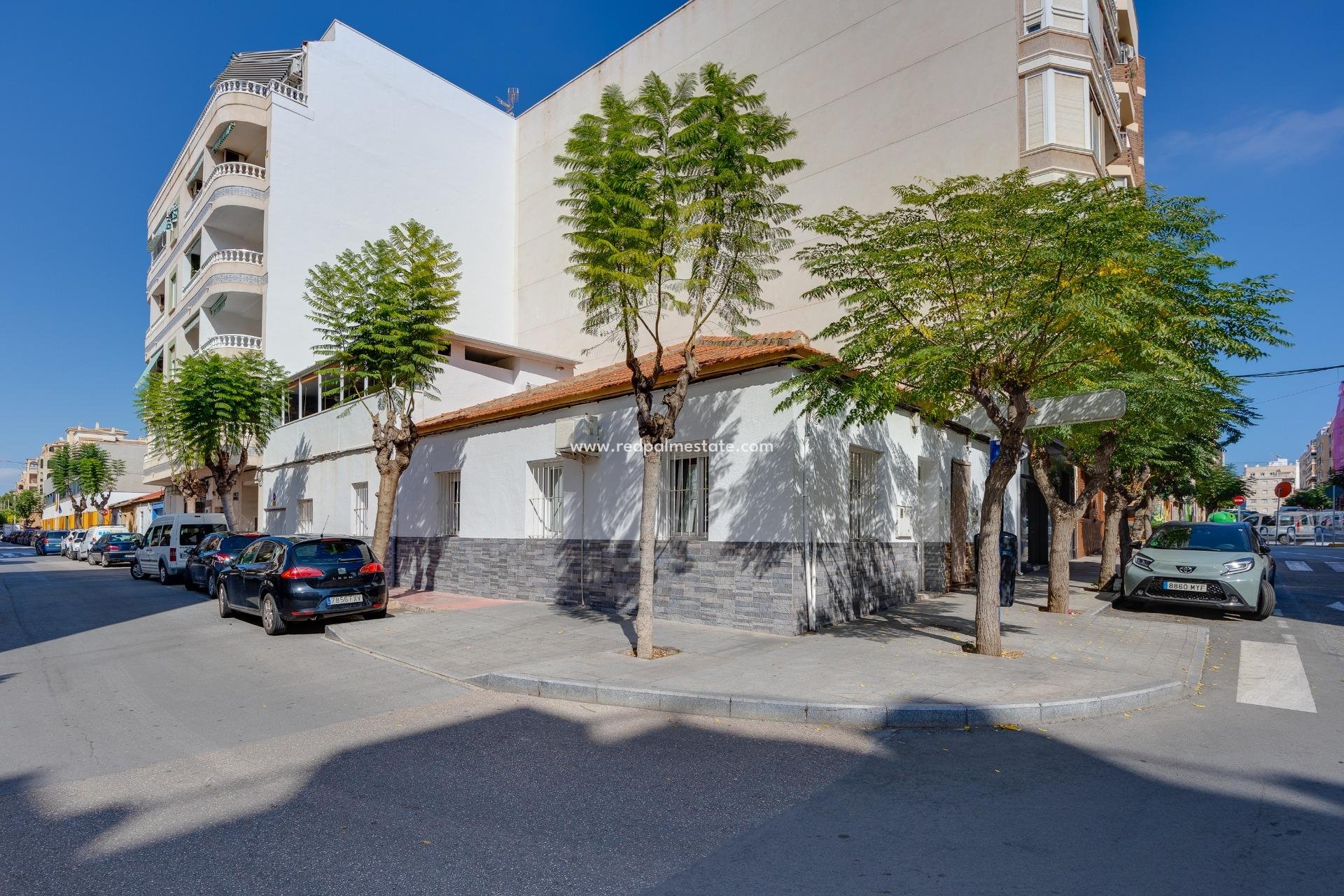 Reventa - Casa Adosada -
Torrevieja - Centro Torrevieja