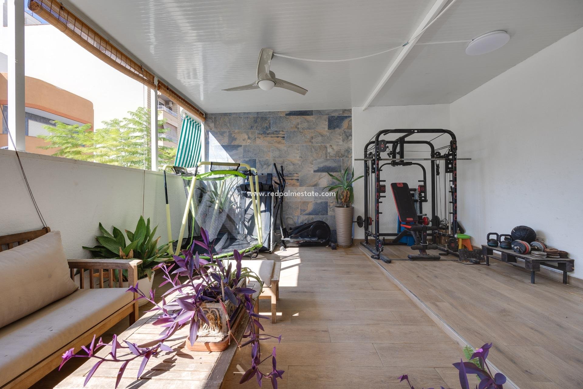 Reventa - Casa Adosada -
Torrevieja - Centro