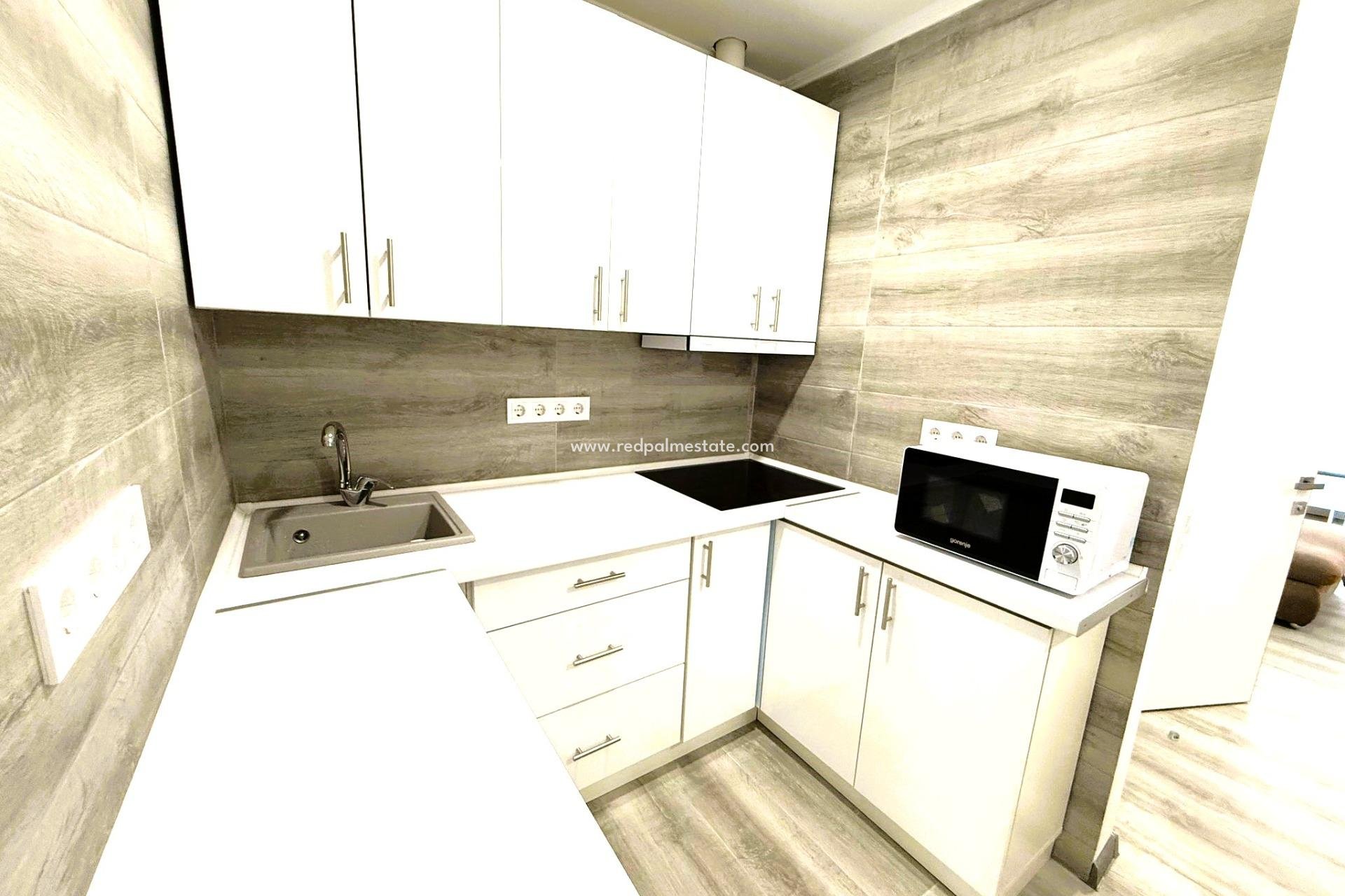 Reventa - Casa Adosada -
Torrevieja - Centro