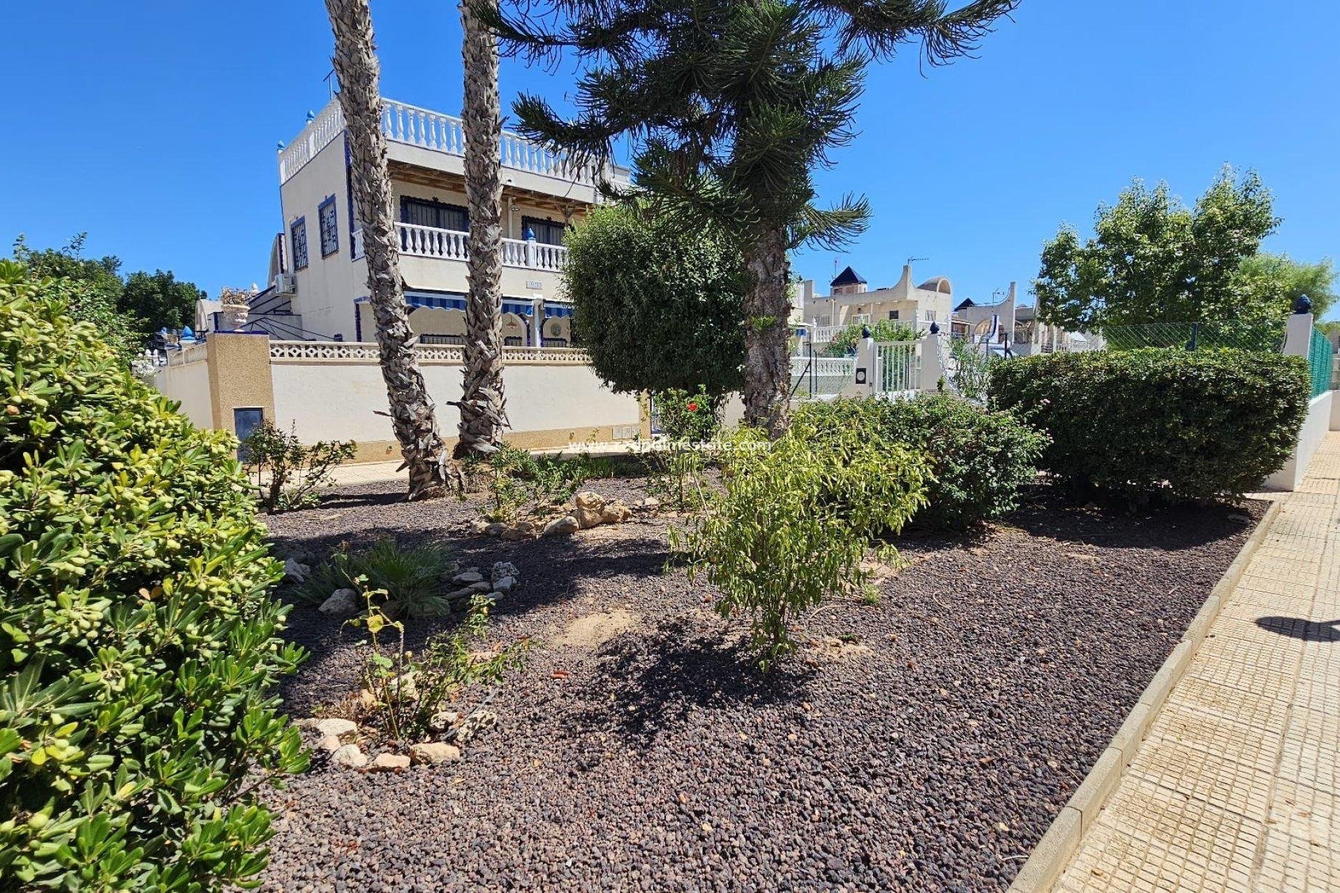 Reventa - Casa adosada -
Torrevieja - Doña ines