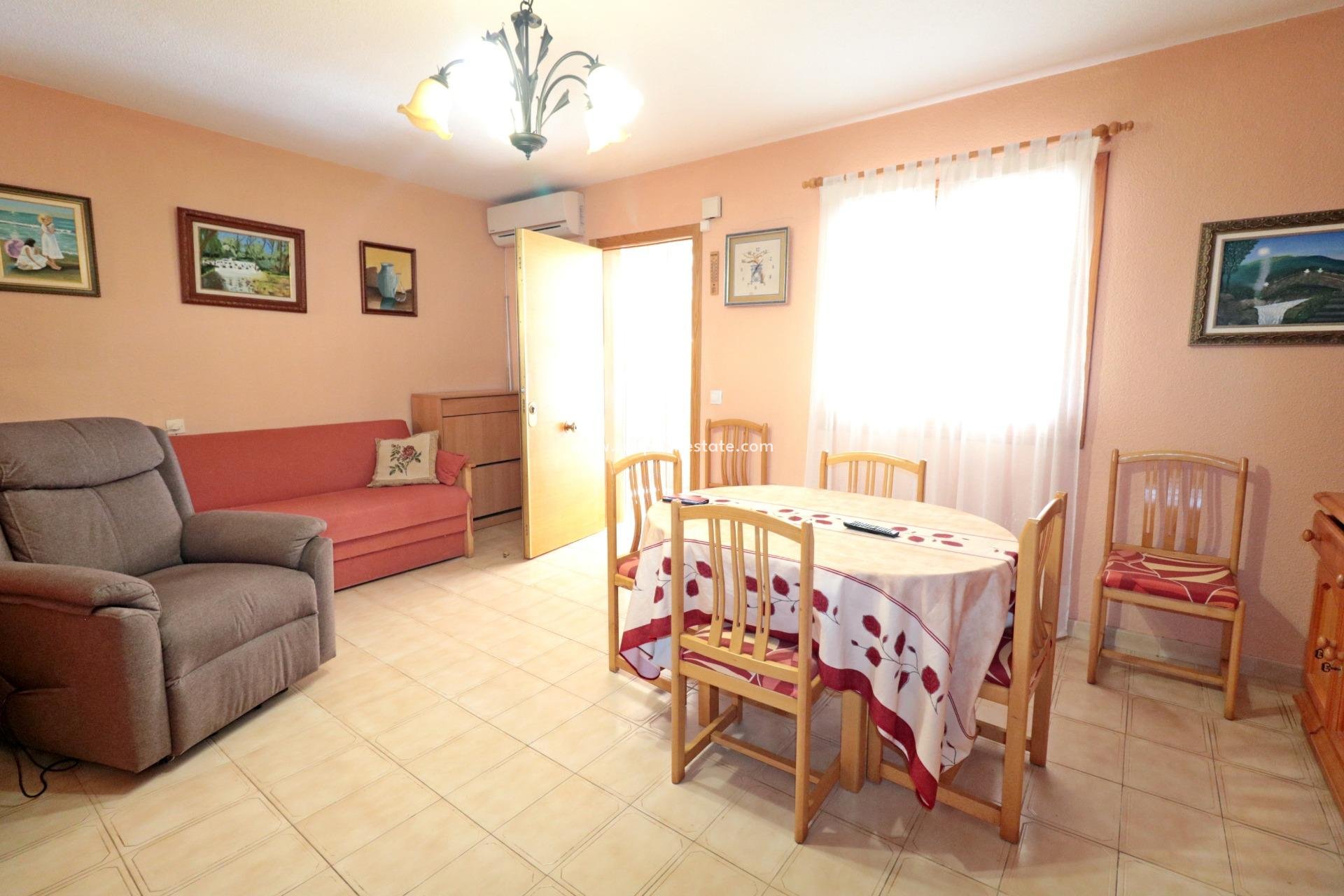 Reventa - Casa Adosada -
Torrevieja - El Acequión - Los Náufragos