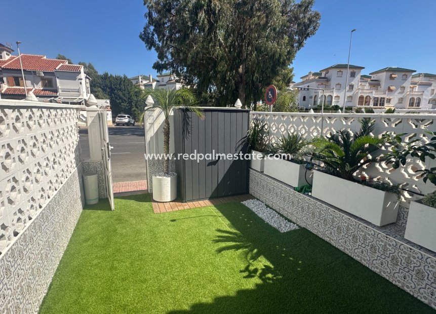 Reventa - Casa Adosada -
Torrevieja - La Mata