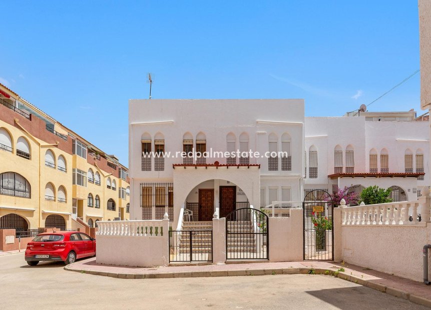 Reventa - Casa adosada -
Torrevieja - La Mata