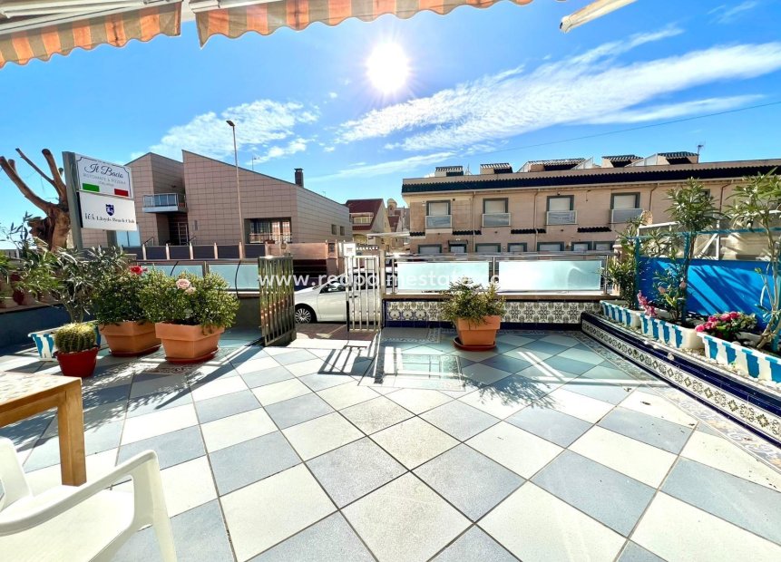 Reventa - Casa Adosada -
Torrevieja - La Mata