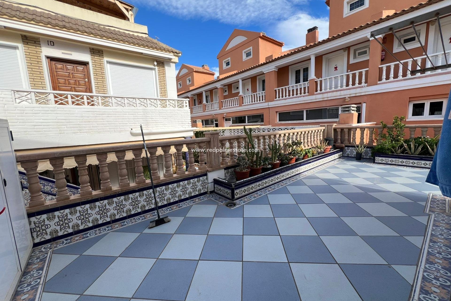 Reventa - Casa Adosada -
Torrevieja - La Mata