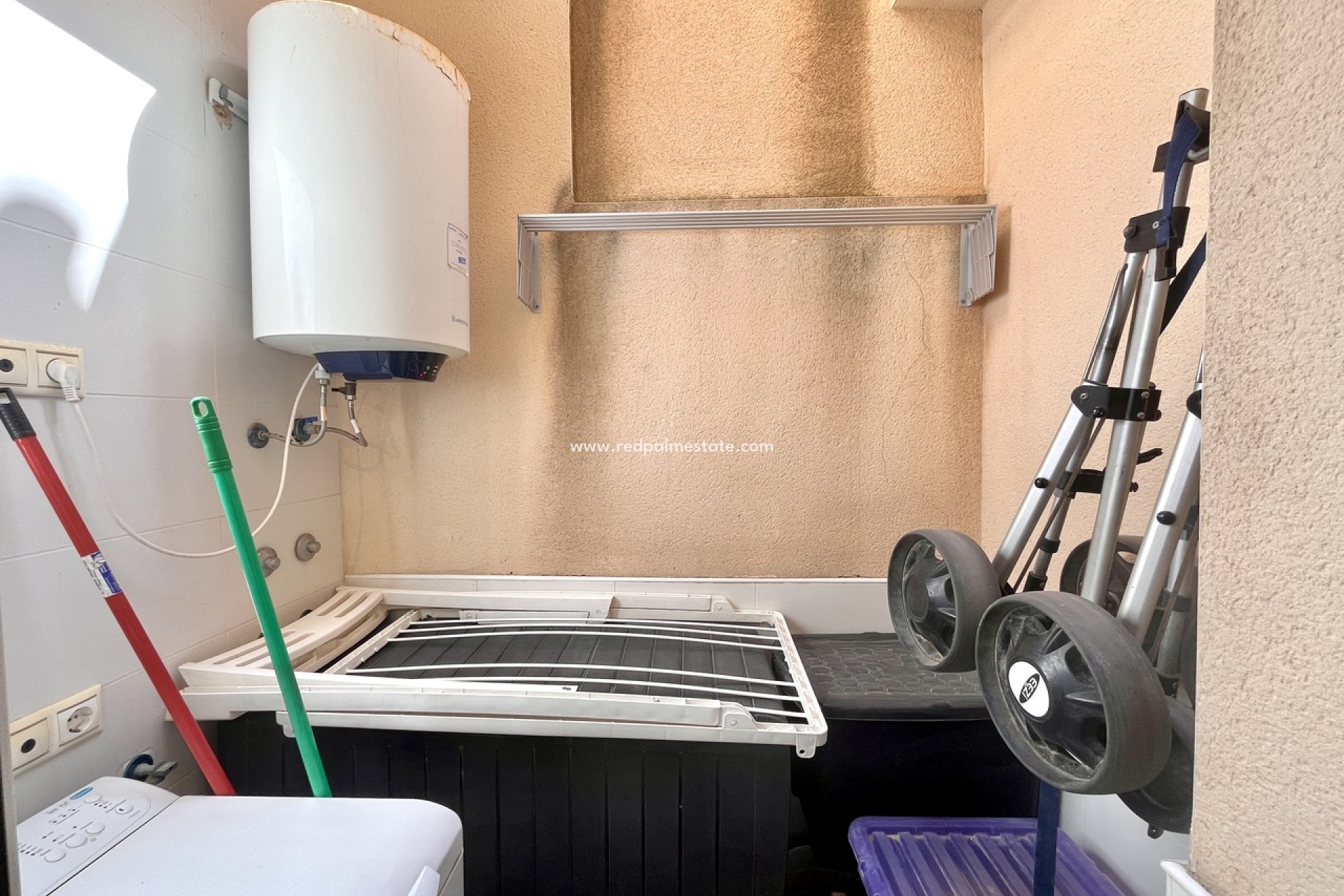 Reventa - Casa Adosada -
Torrevieja - La Mata