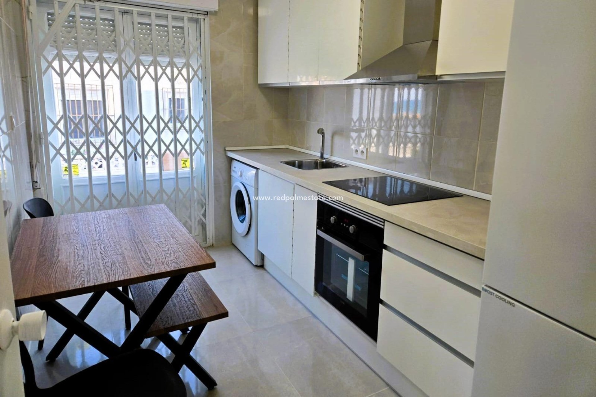 Reventa - Casa Adosada -
Torrevieja - La Mata