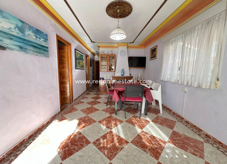 Reventa - Casa Adosada -
Torrevieja - La Mata