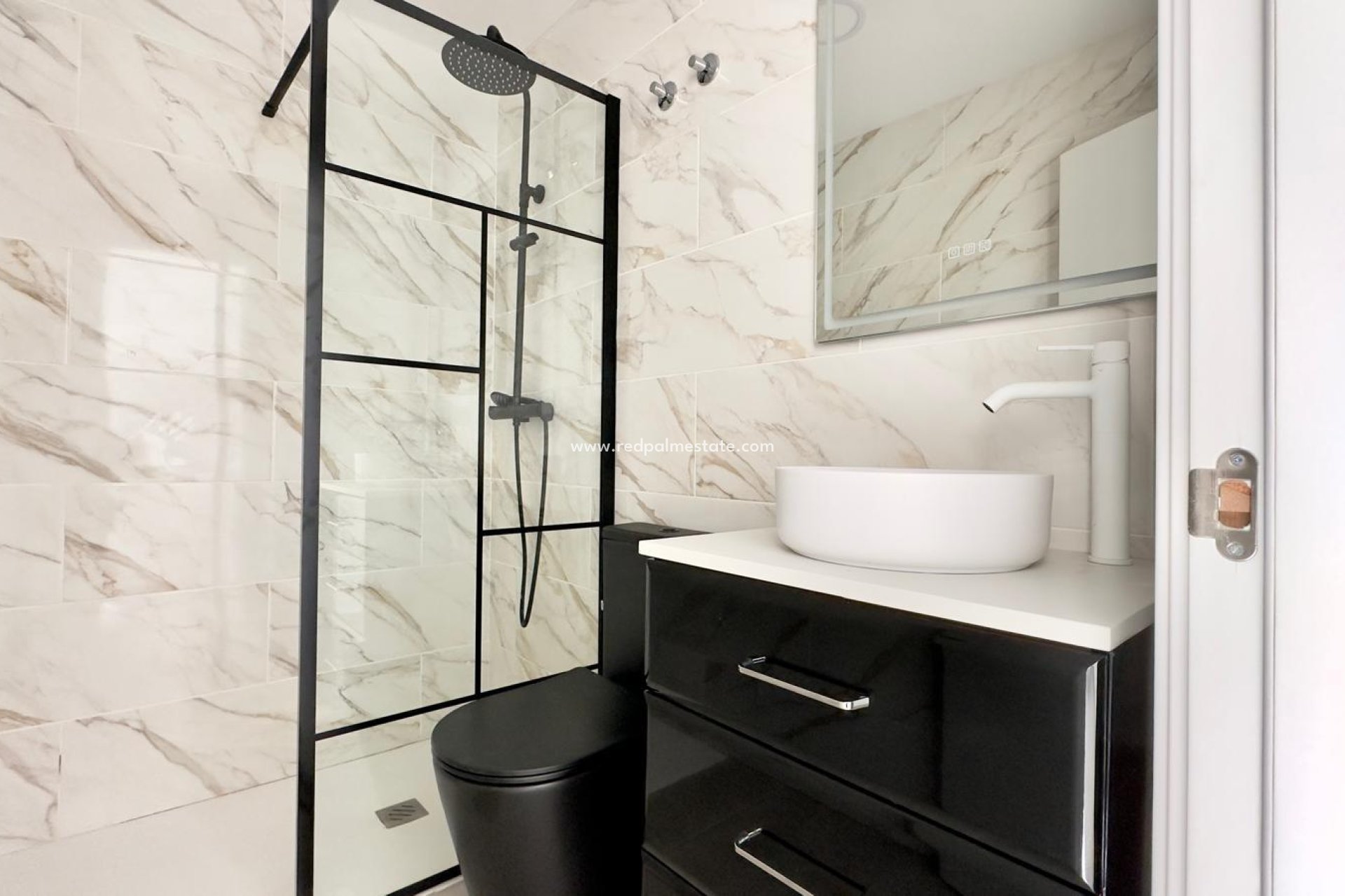 Reventa - Casa Adosada -
Torrevieja - La Mata