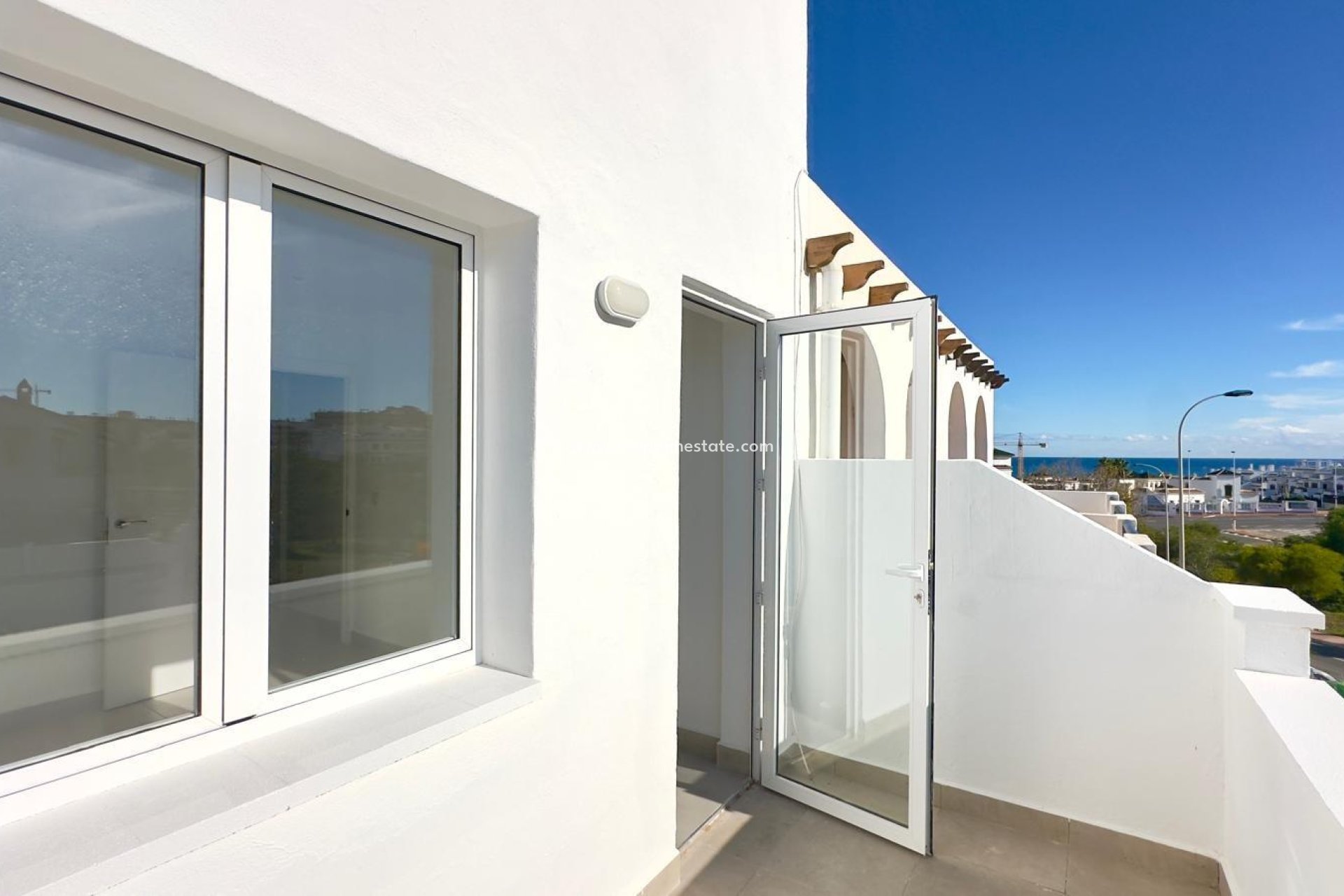 Reventa - Casa Adosada -
Torrevieja - La Mata