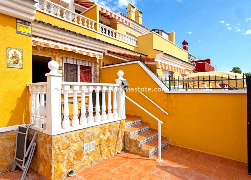 Reventa - Casa Adosada -
Torrevieja - La Siesta - El Salado -  Torreta