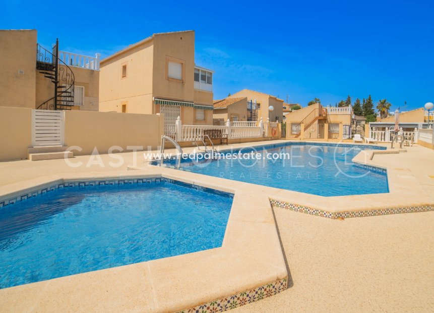 Reventa - Casa Adosada -
Torrevieja - Los balcones