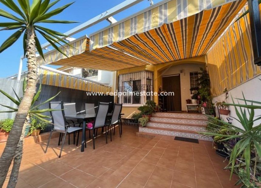 Reventa - Casa Adosada -
Torrevieja - Los balcones