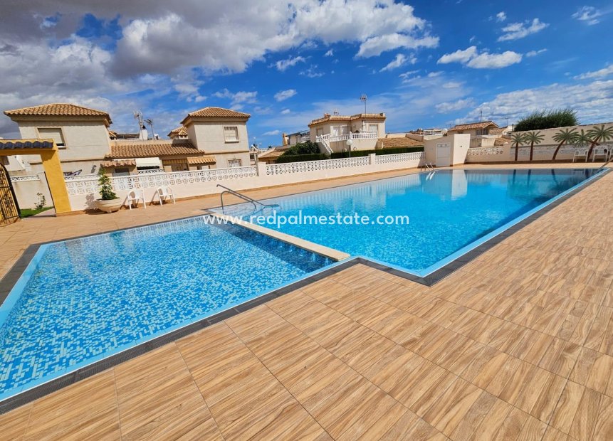 Reventa - Casa Adosada -
Torrevieja - Los balcones