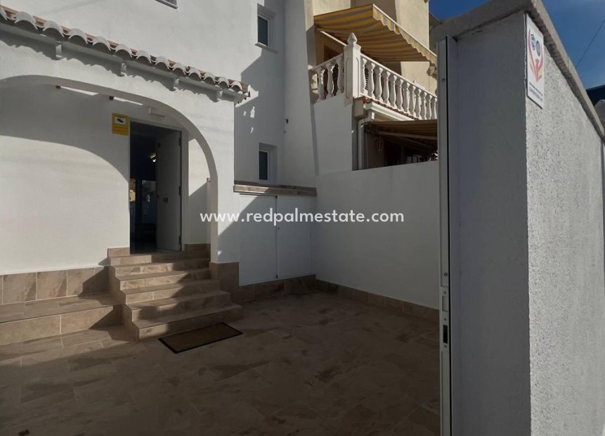 Reventa - Casa Adosada -
Torrevieja - Los balcones