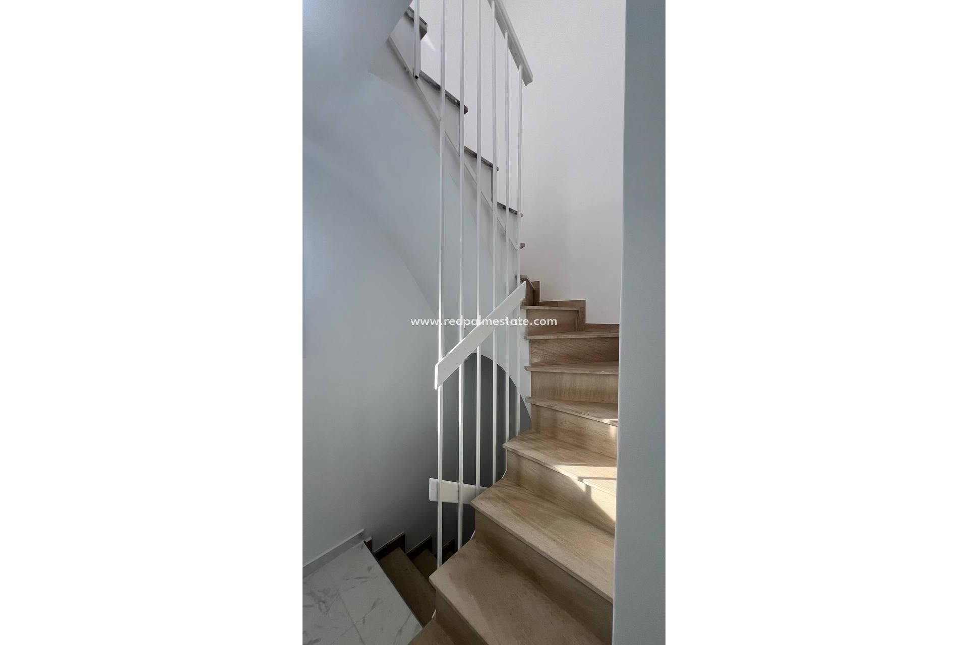 Reventa - Casa Adosada -
Torrevieja - Los balcones