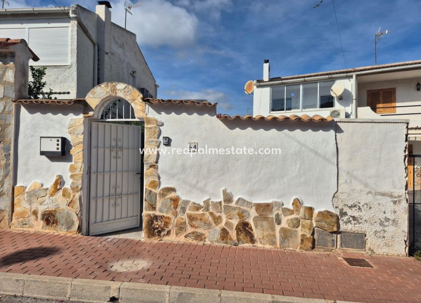 Reventa - Casa Adosada -
Torrevieja - Los balcones