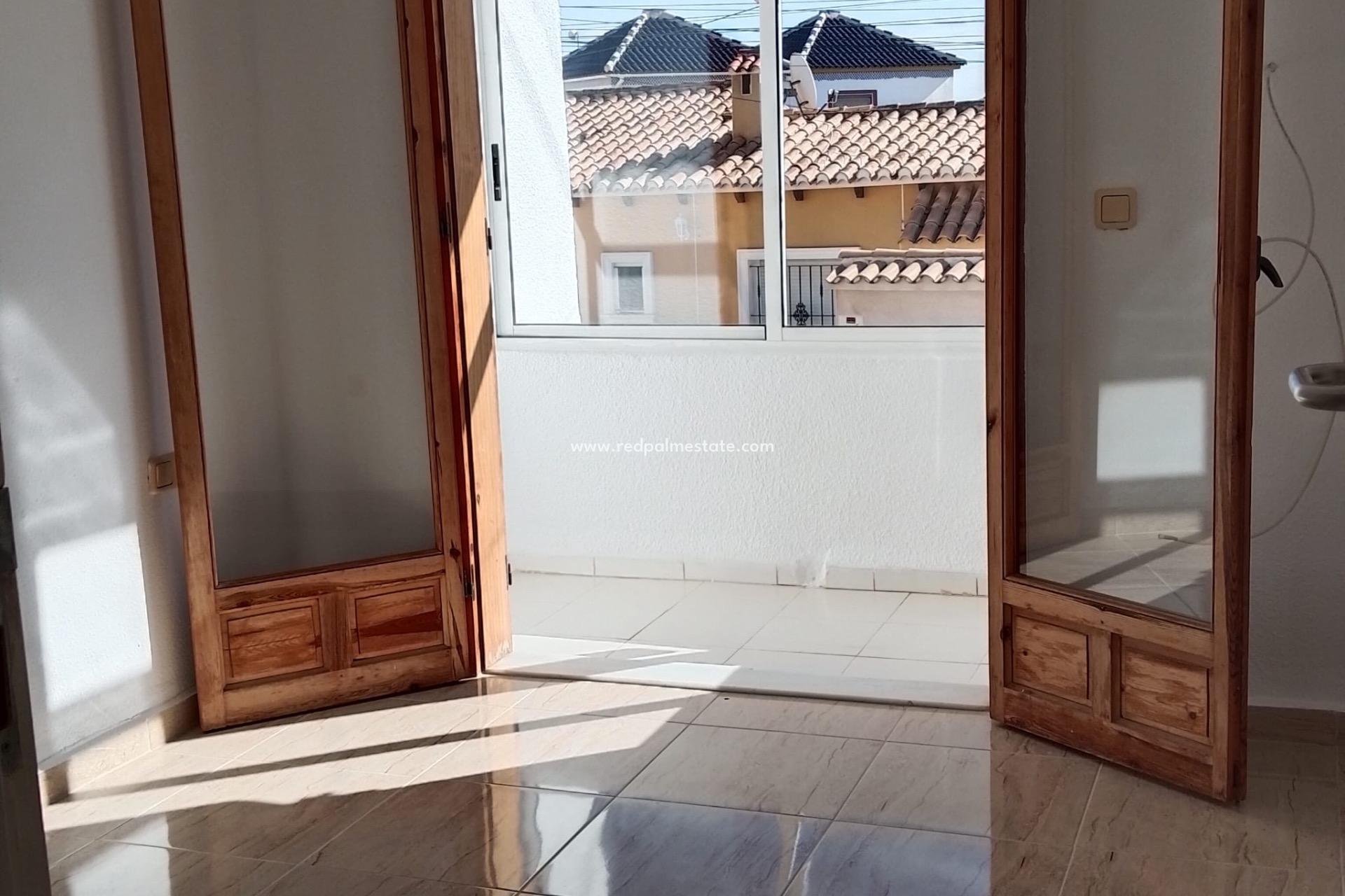 Reventa - Casa Adosada -
Torrevieja - Los balcones