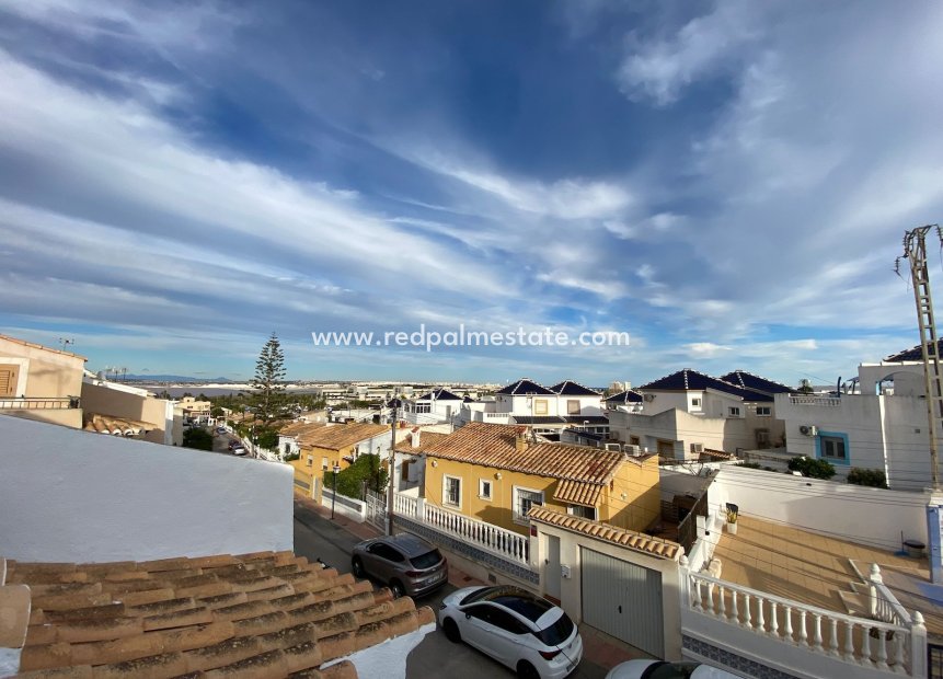 Reventa - Casa Adosada -
Torrevieja - Los balcones