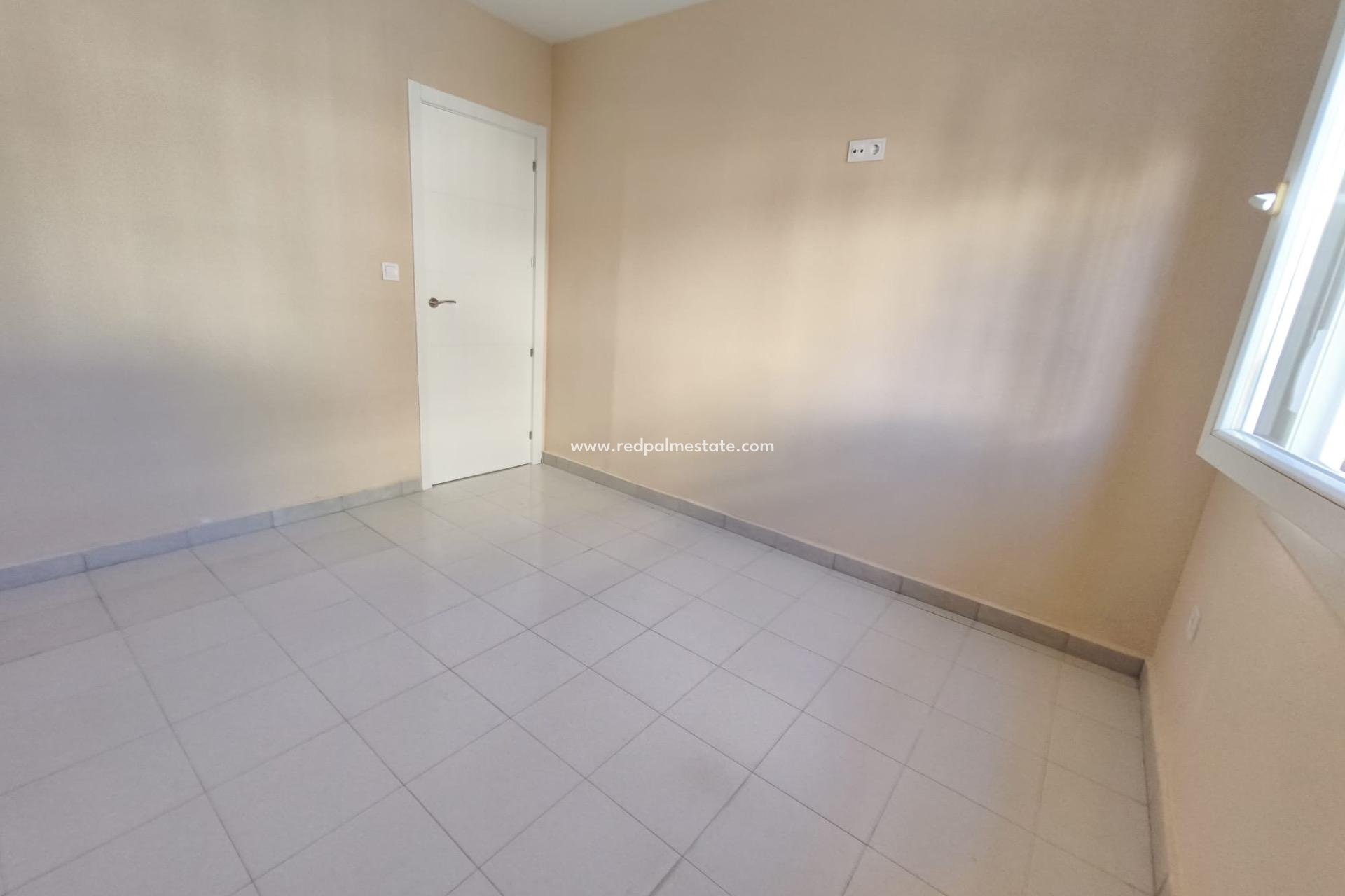 Reventa - Casa Adosada -
Torrevieja - Los balcones