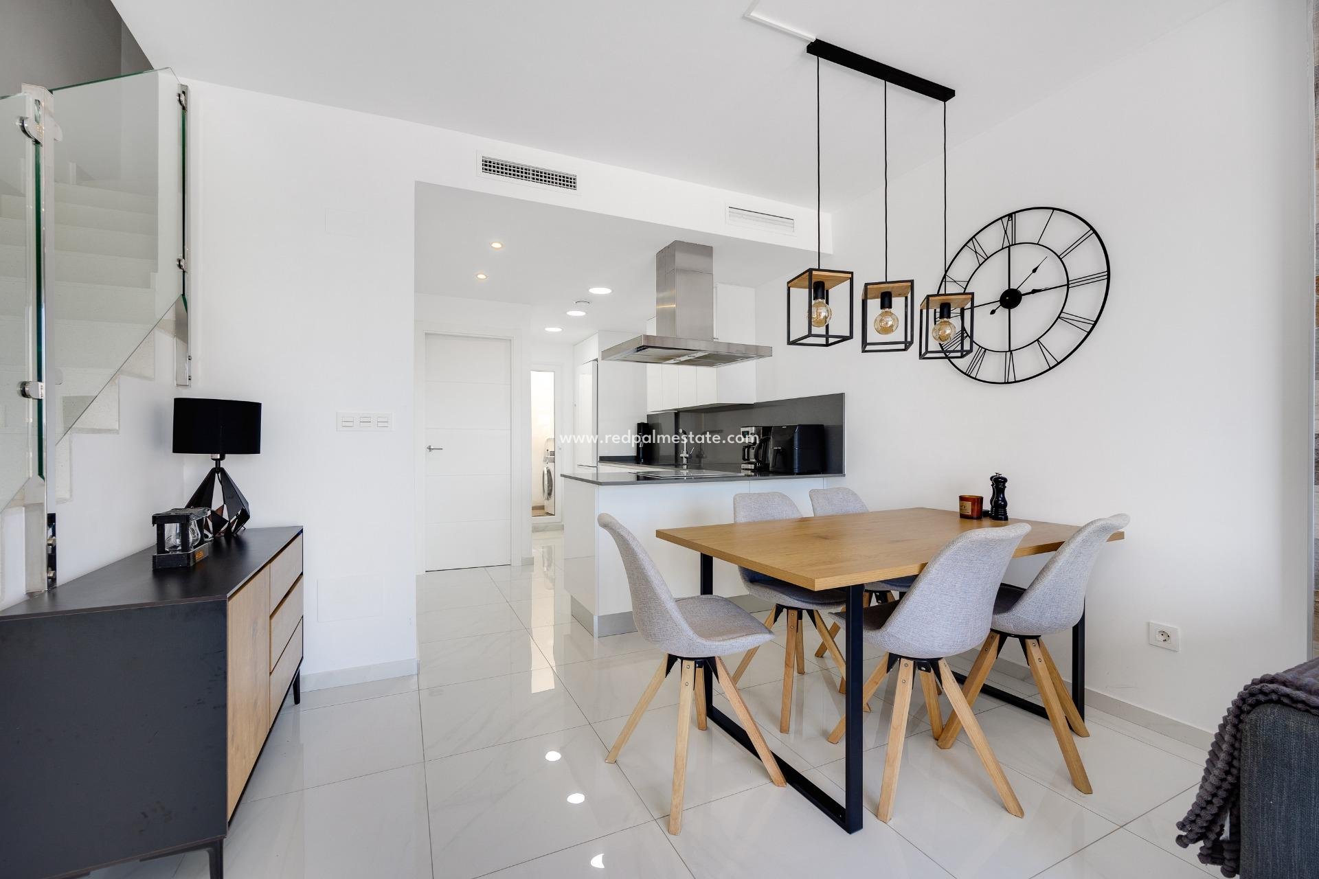 Reventa - Casa Adosada -
Torrevieja - Los balcones