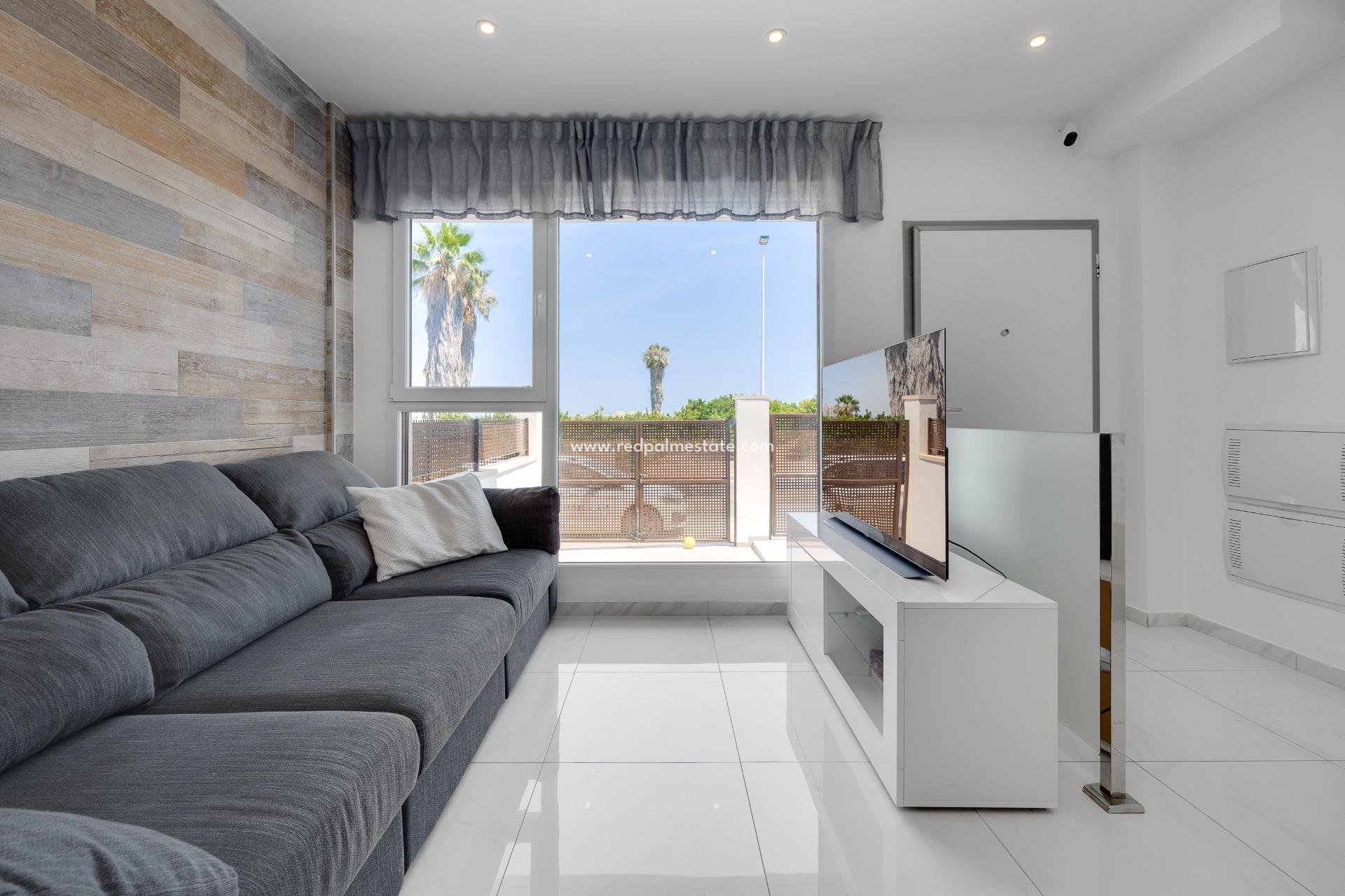 Reventa - Casa Adosada -
Torrevieja - Los balcones