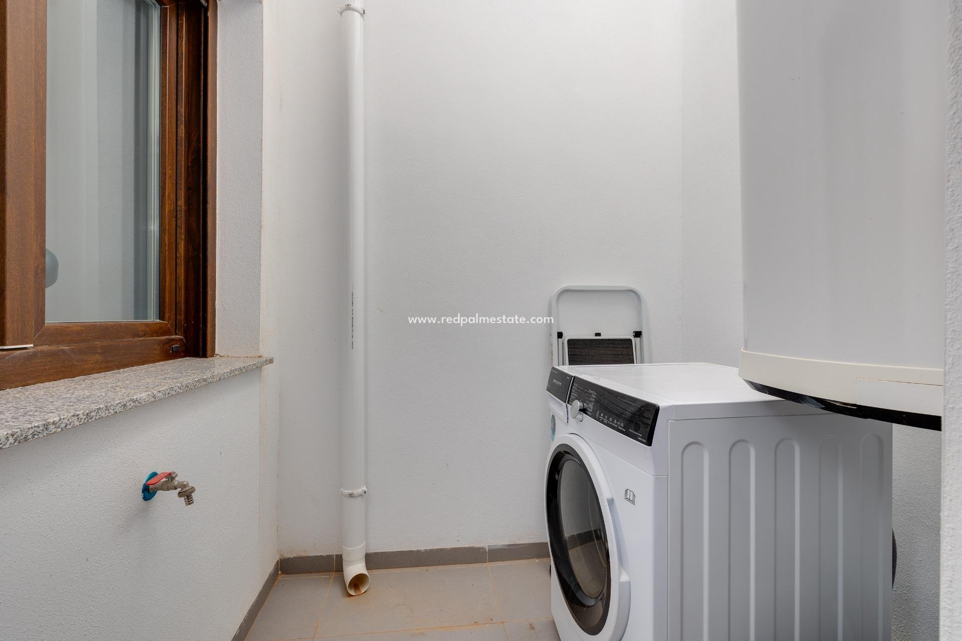 Reventa - Casa Adosada -
Torrevieja - Los balcones