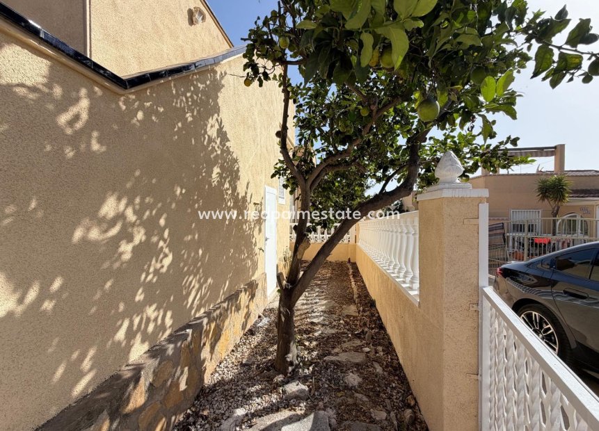 Reventa - Casa Adosada -
Torrevieja - Miramar - Torre Del Moro