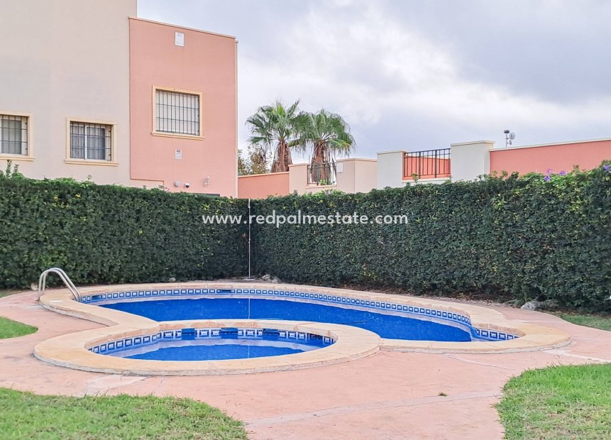 Reventa - Casa Adosada -
Torrevieja - Parque Acuático - Sector 25