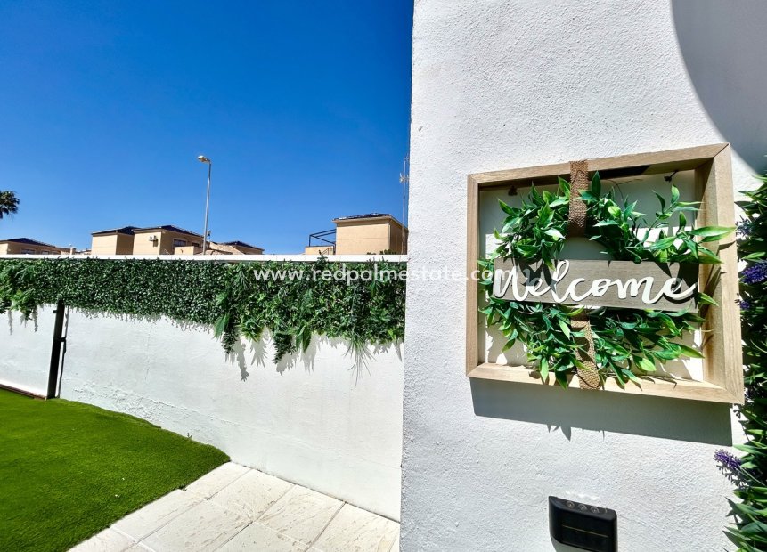 Reventa - Casa Adosada -
Torrevieja - Punta prima